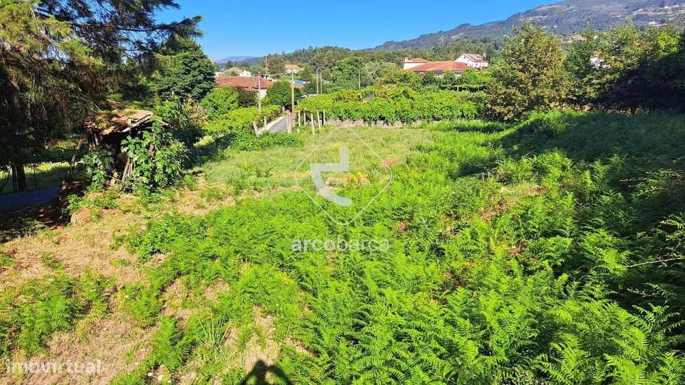 Terreno com 1.720 m2, com casa em Ruina. Jolda S. Paio, Arcos de Valde