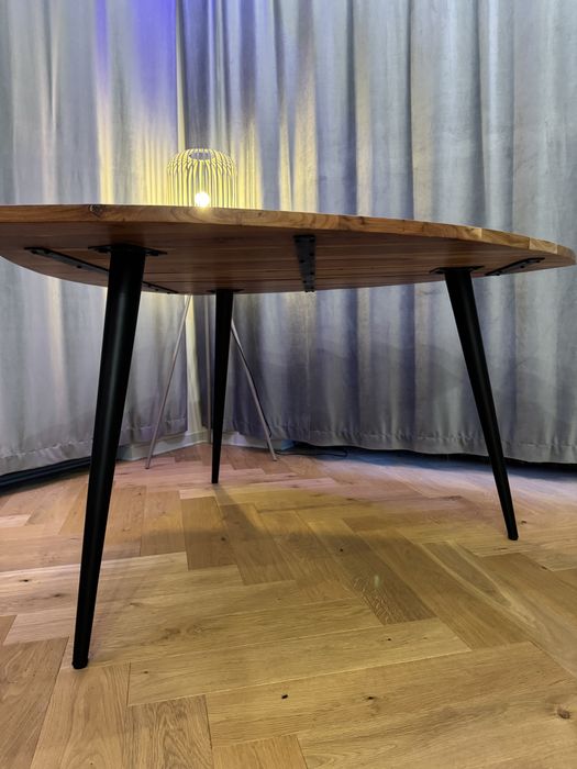 Stół z litego drewna o unikalnym kształcie do 6 osób | Stół drewniany