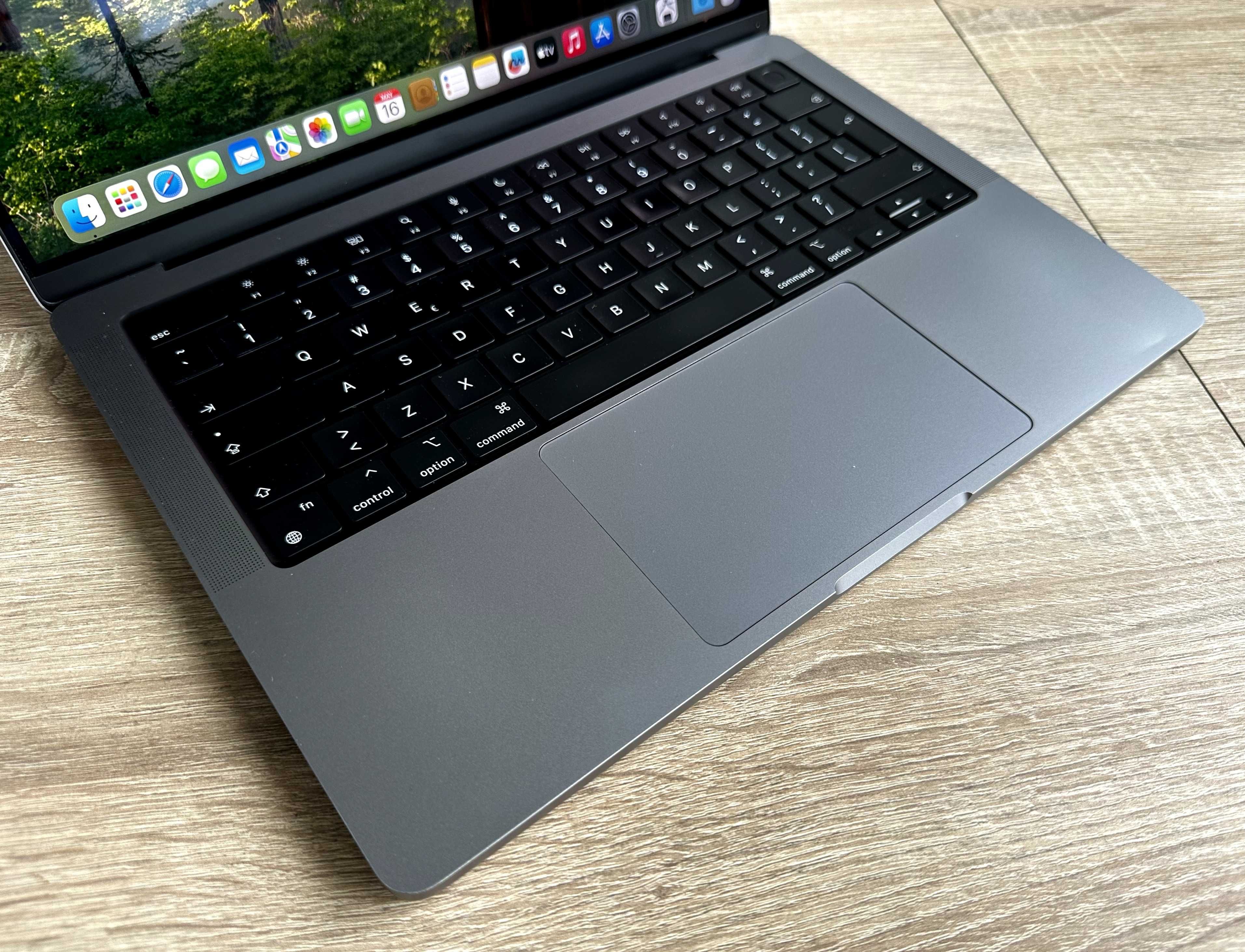 Macbook Pro 14 , M1 Pro , 16GB RAM , 512GB SSD