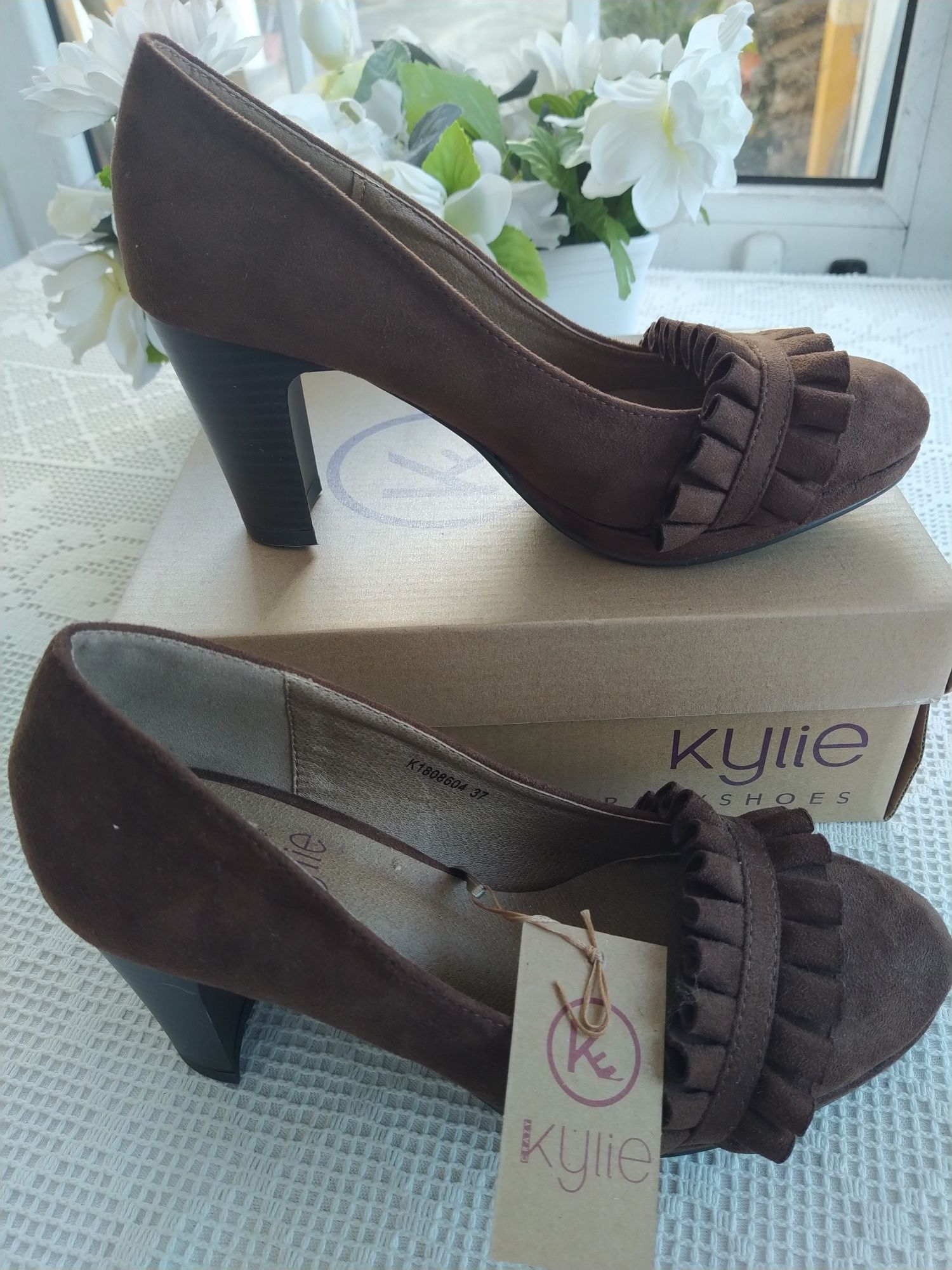 Sapatos castanhos - Kylie - Tamanho 37 - Novos!