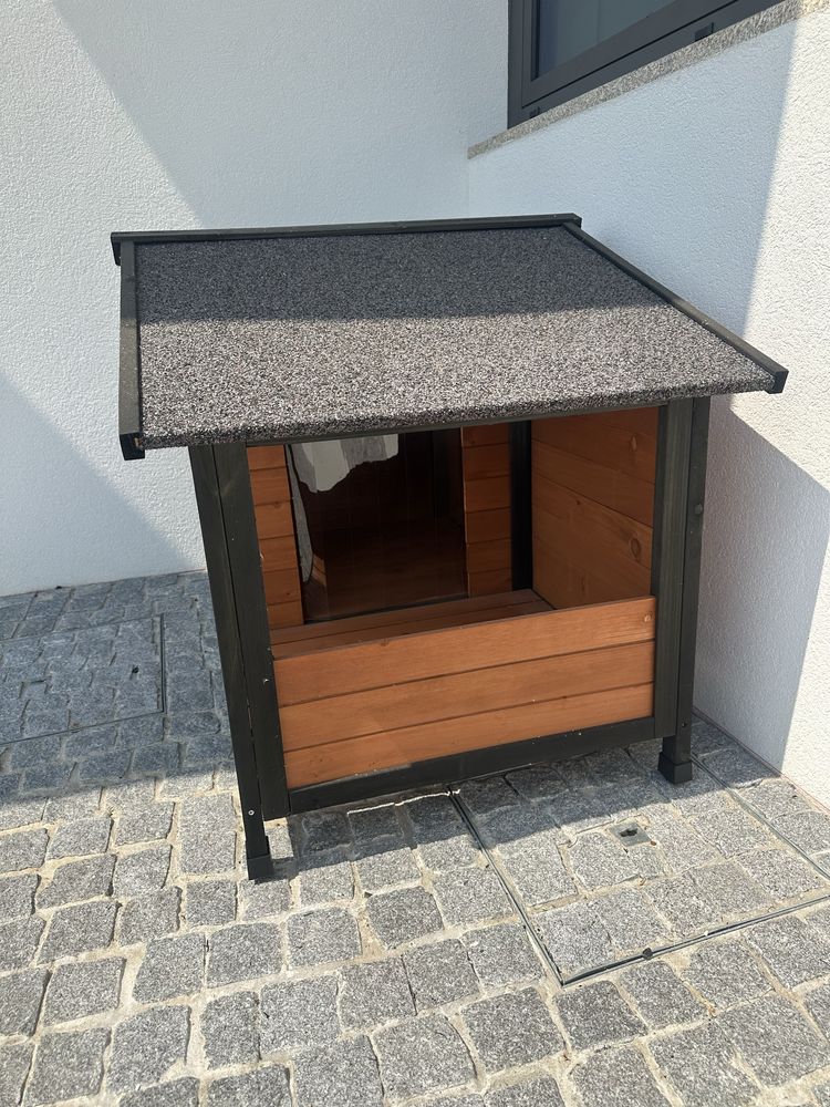 Casota de Madeira com Patio para caes