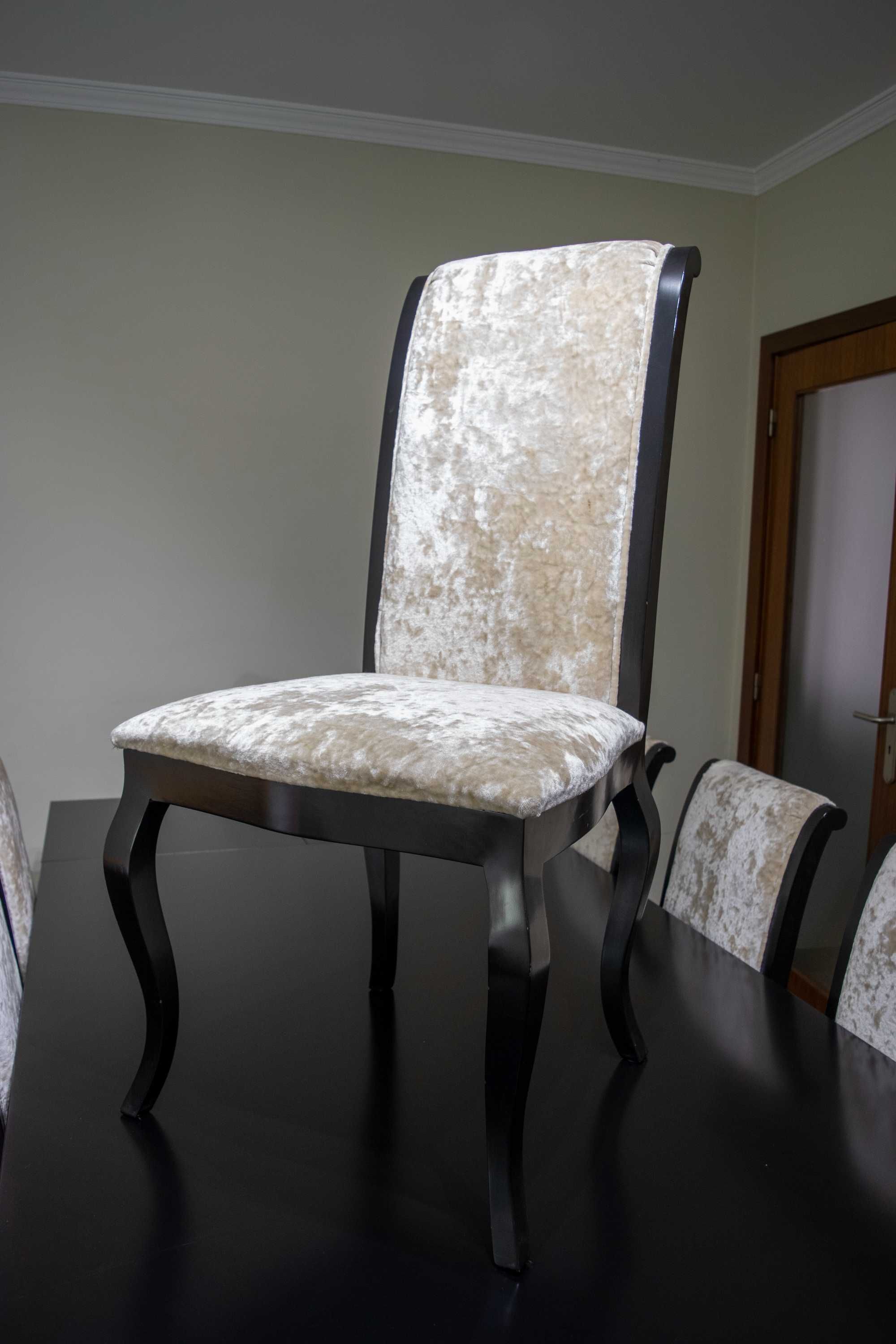 Mesa de Sala Extensível com 6 Cadeiras – Lacado Preto
