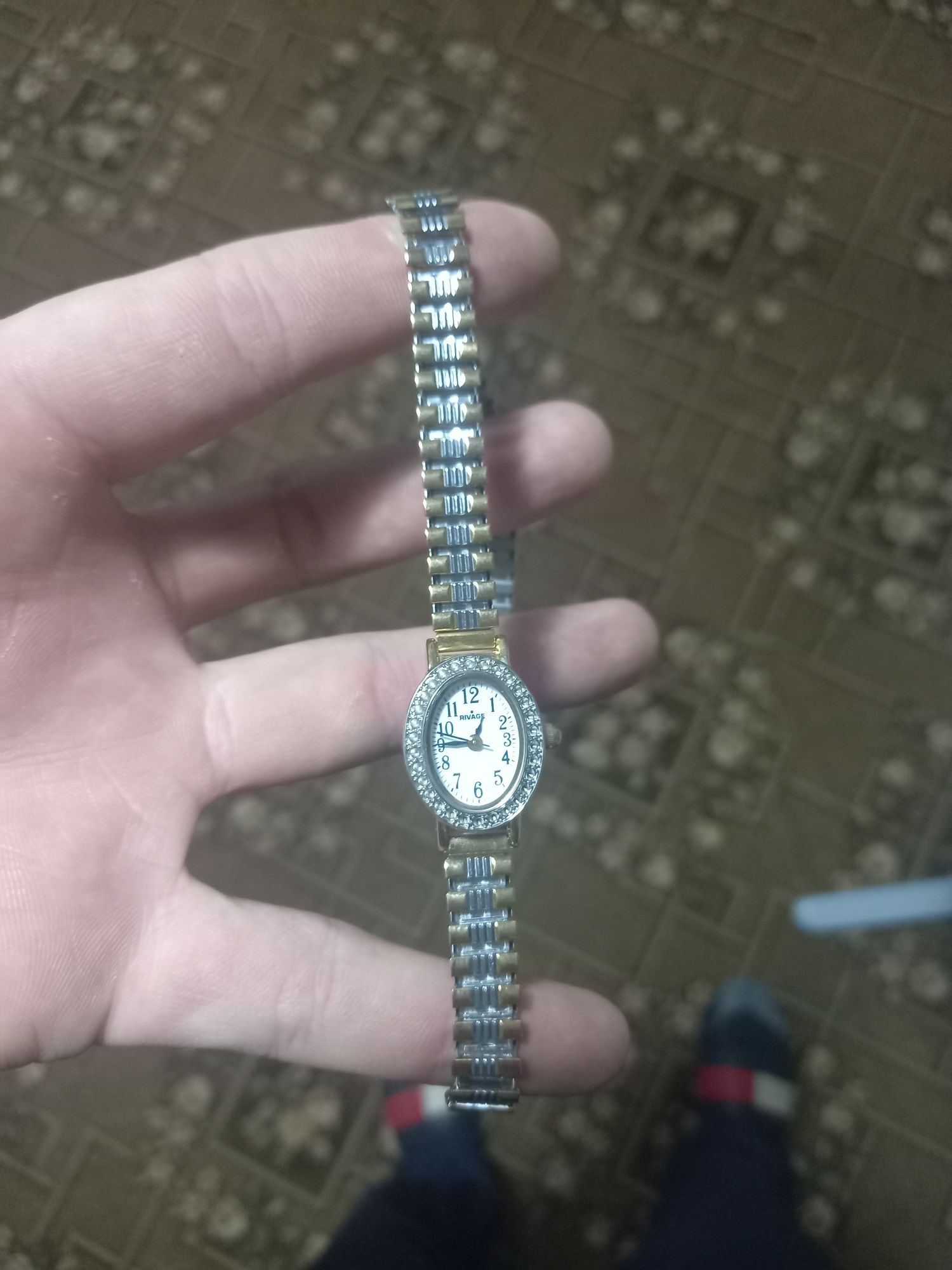 Жіночий наручний годинник браслет