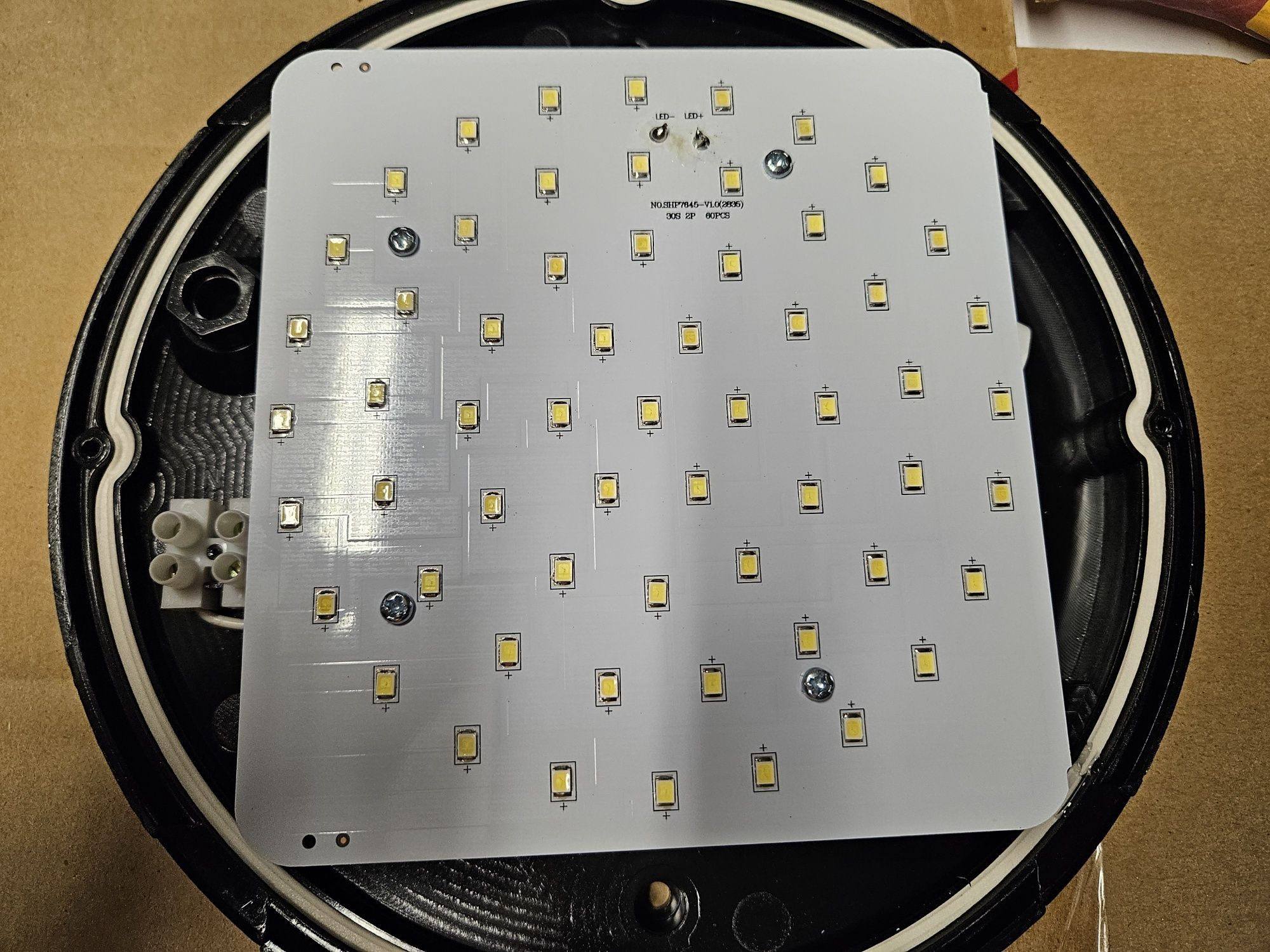 Lampa Sufitowa LED V-TAC - Innowacyjne Oświetlenie LED