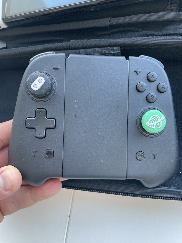 Nintendo switch OLED + case + joystick