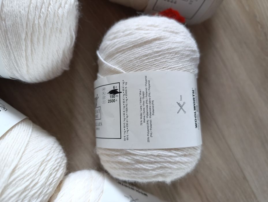 8 sztuk wełny w kolorze ecru