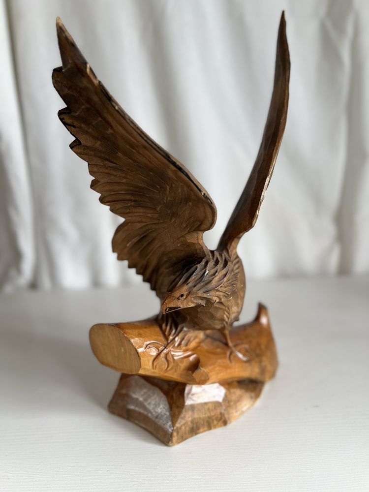 Сувеніри деревʼяна статуетка орел і деревʼяна булава