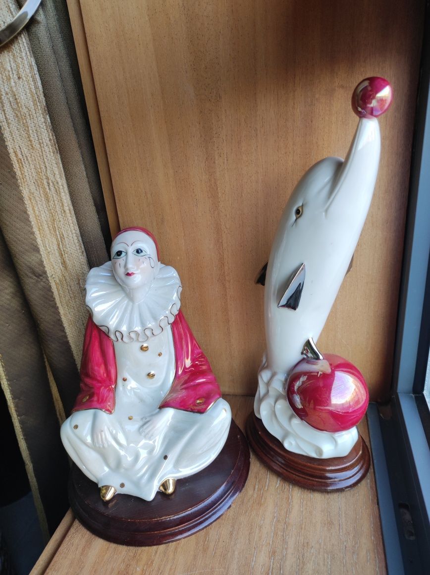 Figuras Golfinho e Pierrot