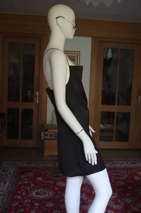 czarna satynowa bieliźniana sukienka NA-KD mini woda slippery