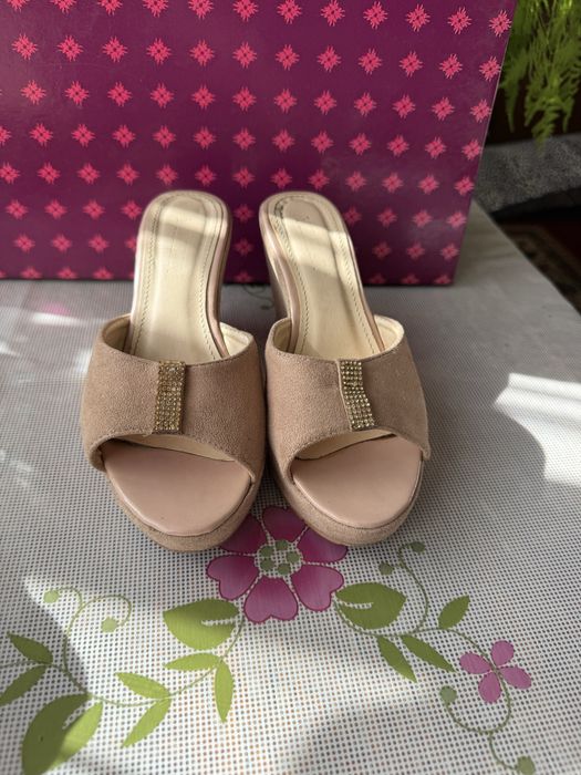 Шльопки, босоніжки, літні