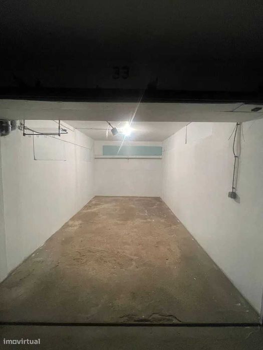 Garagem Fechada/ Box - Porto (Rua São Roque da Lameira)