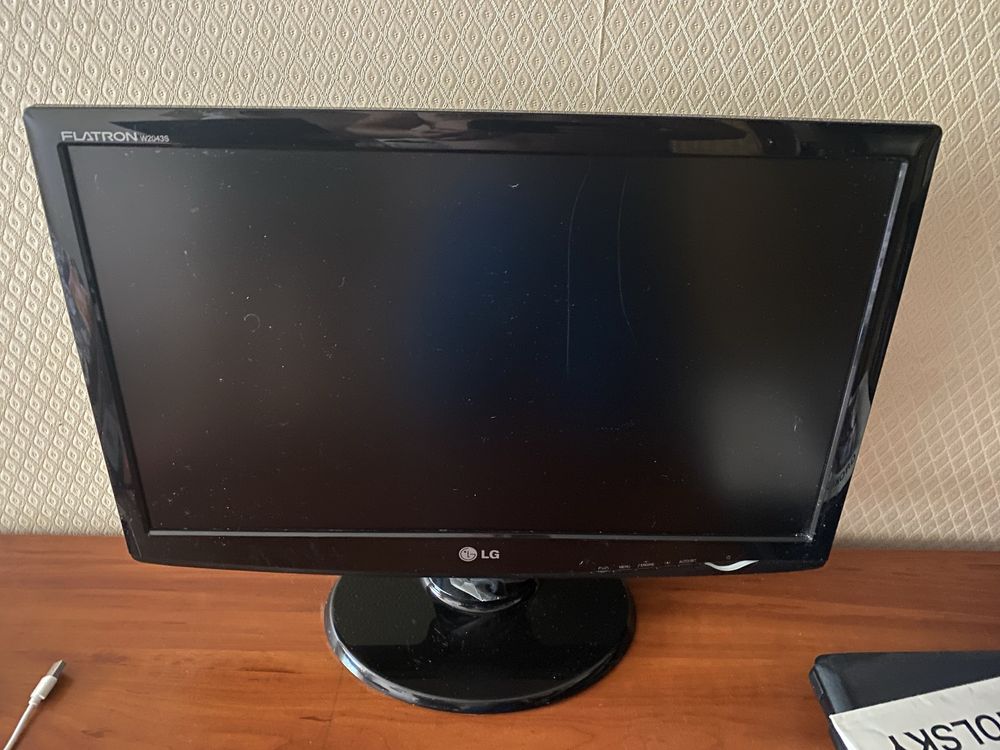 Монитор LG Flatron 2043s б/у работающий