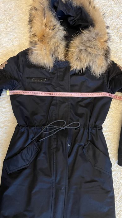 Парка чорна з вишивкою