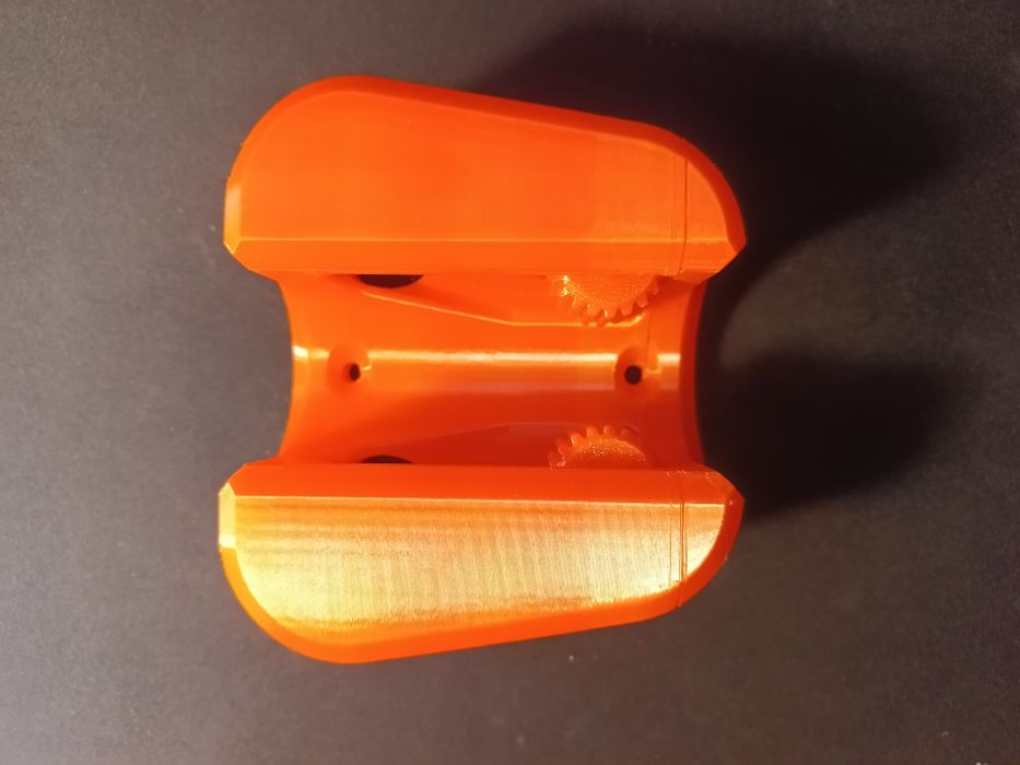 Автоматичний тримач для садового інструменту