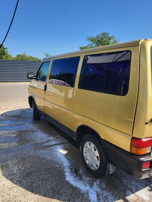 Продам автомобіль Volkswagen Caravella