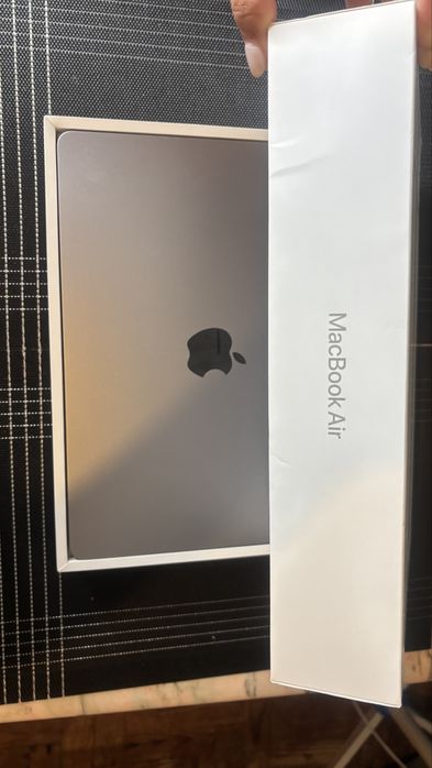 MacBook Air M2 13.6” | 16 GB RAM | 256 GB SSD | Como Novo | Na Caixa