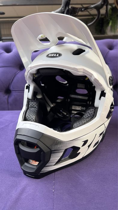 Nowy kask Bell super DH rozmiar M