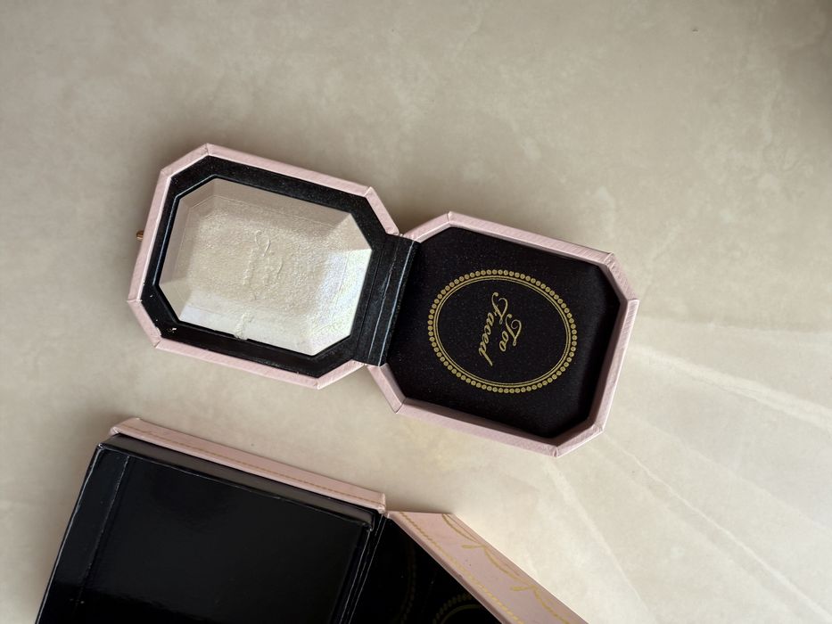 Хайлайтер від Too Faced