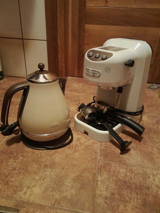 Zestaw czajnik - ekspres DeLonghi