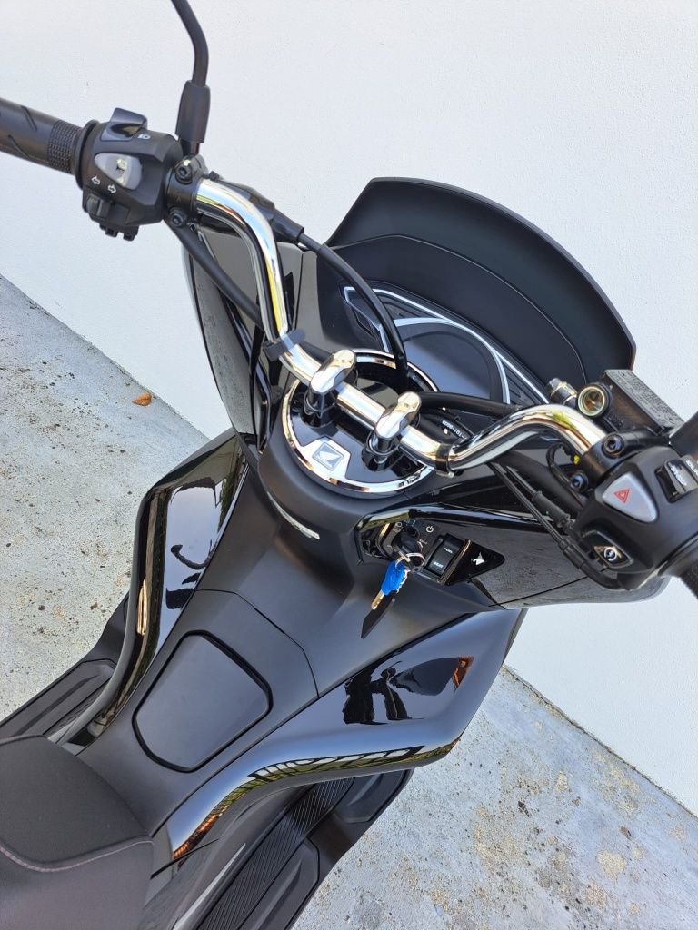 Honda PCX 1600km nova.