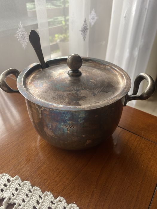 Zabytkowy garnek , (cukiernica )posrebrzany