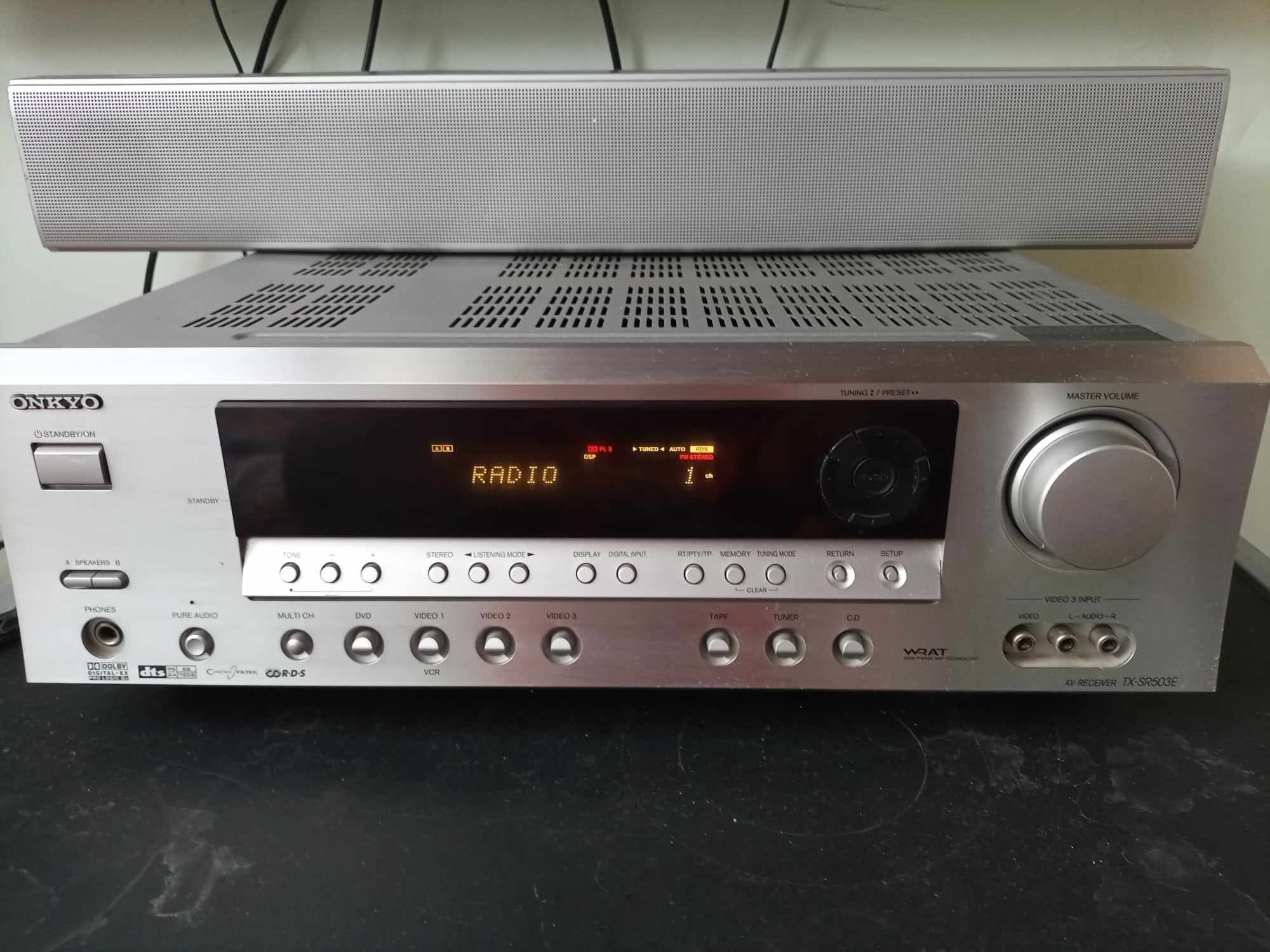Amplituner Onkyo 7.1 + sundbar i subwoofer