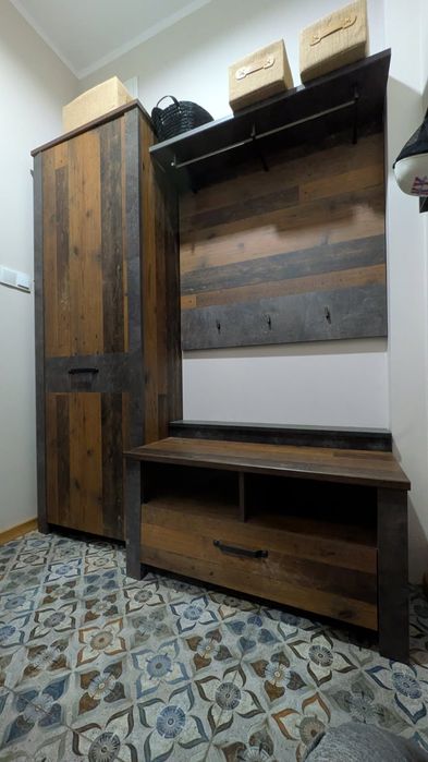 Meble do przedpokoju styl industrialny