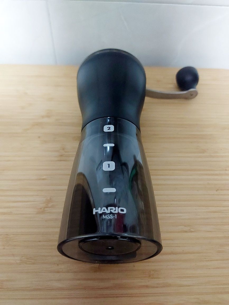 Moedor de café manual Hario novo