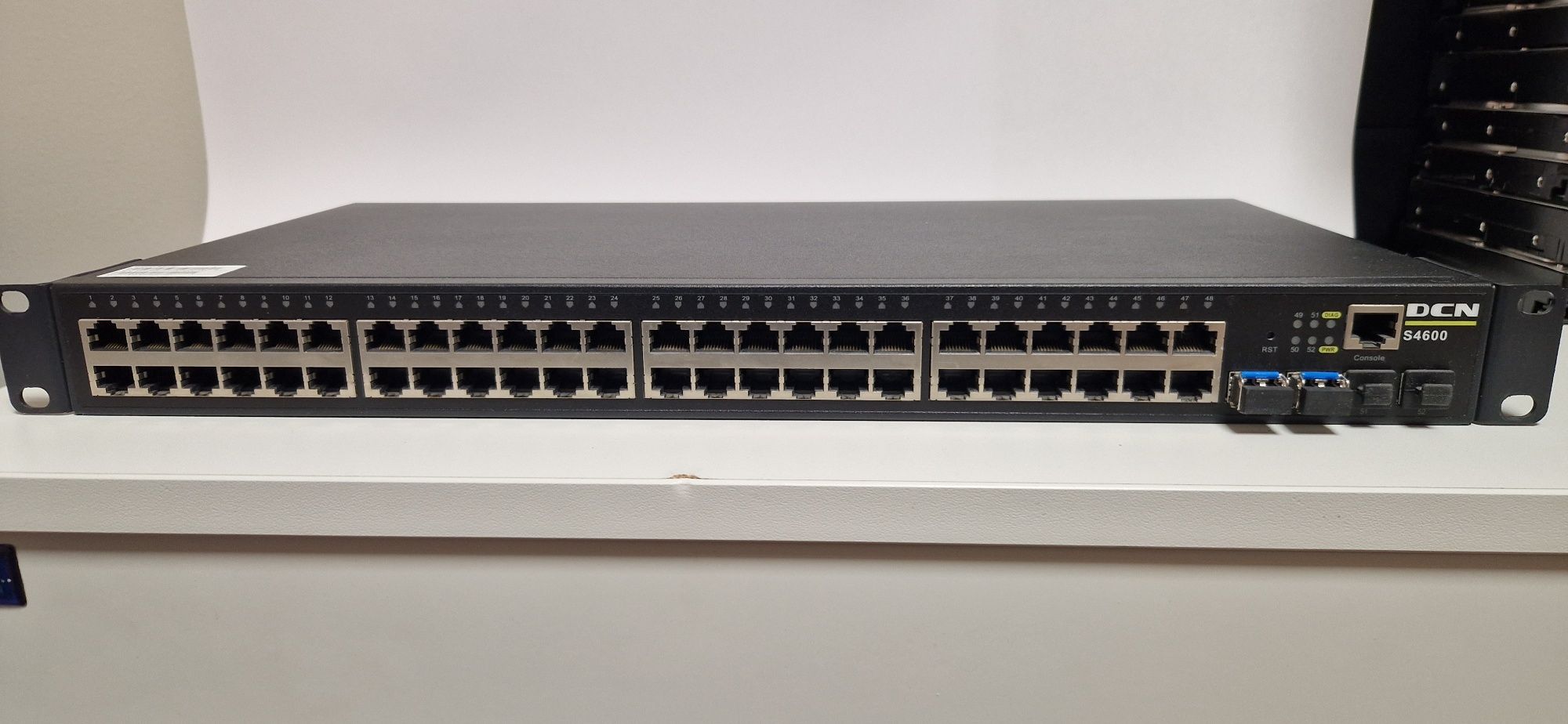 Gigabitowy przełącznik S4600-52P-SI + SF-SM31020D-GP