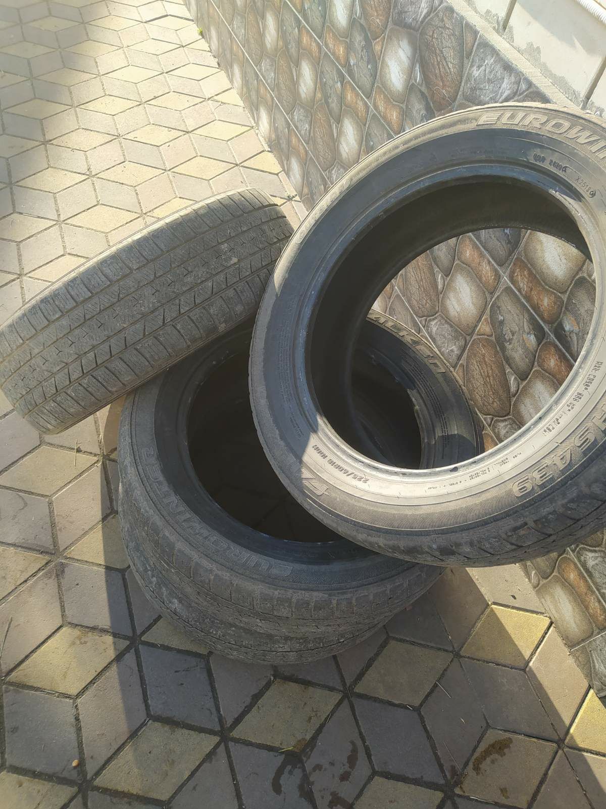 Продам шини 225/60 R18