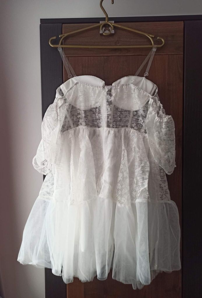 Śliczna biała sukienka koronkowa L opadające rękawki tiul koronka