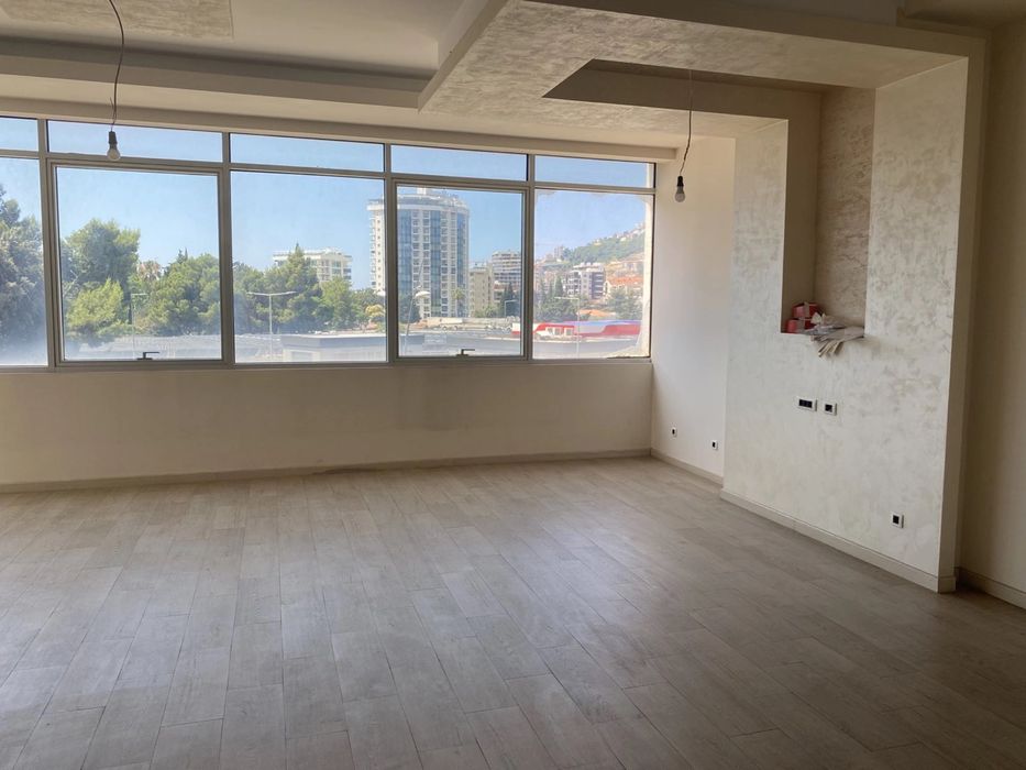 Продаётся квартира с 2 спальнями в центре Будвы