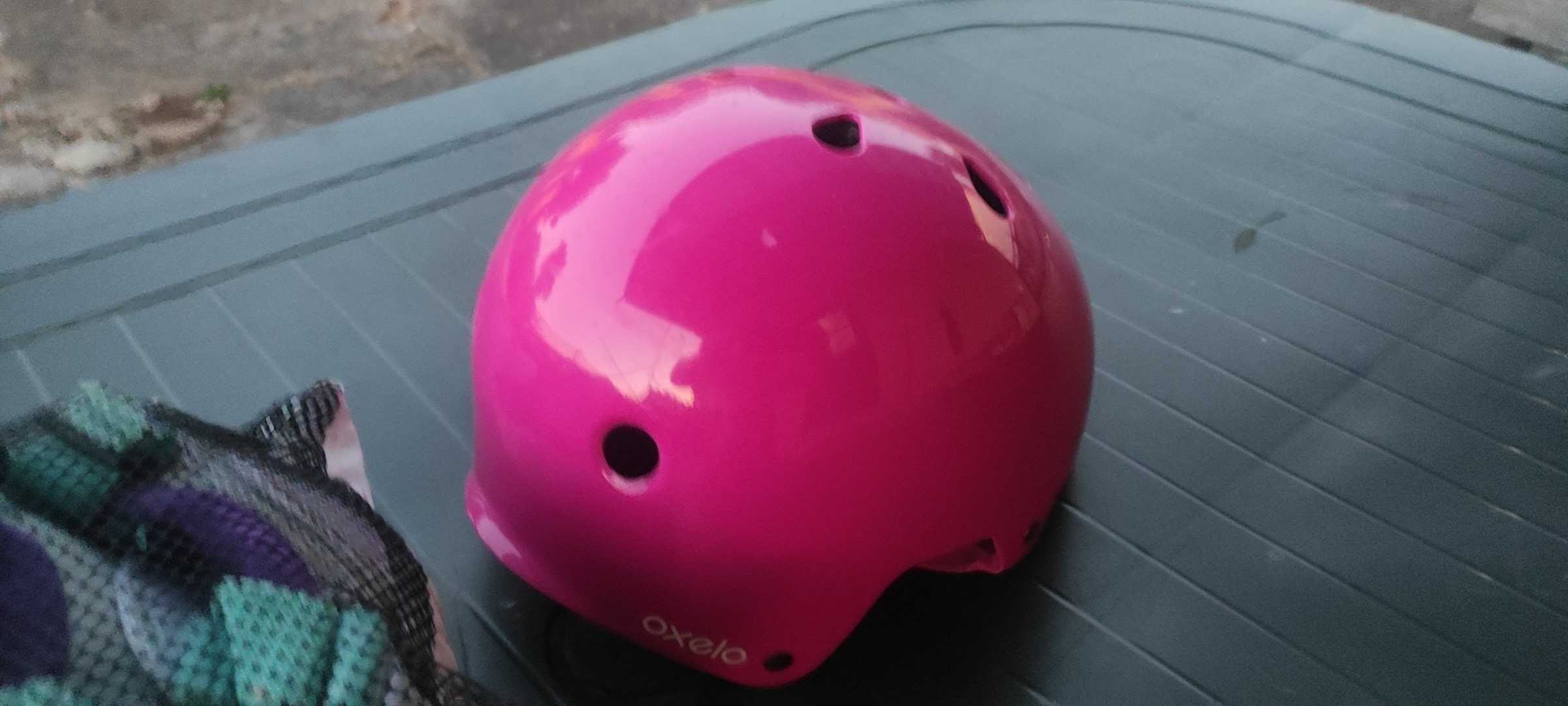 Capacete e joelheiras para patins e skate