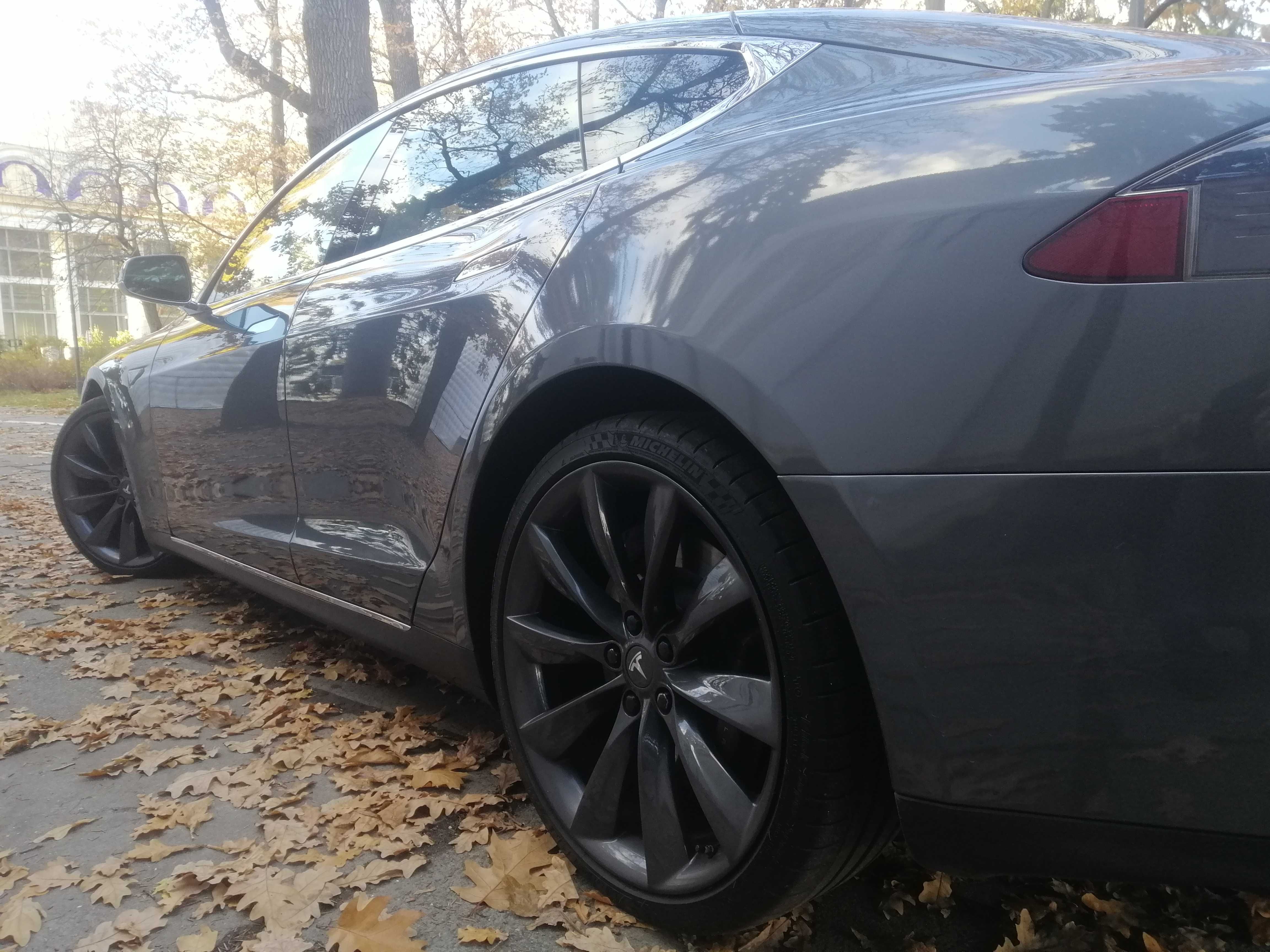 Tesla Model S p85