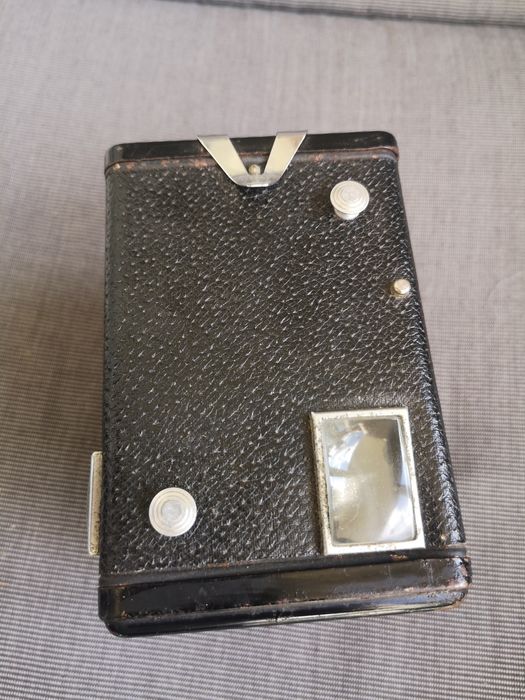 Stary aparat fotograficzny Kodak Brownie SIX-20 model E