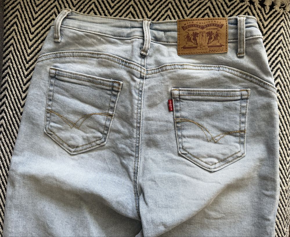 Nowe jasne jeansy Leviski
