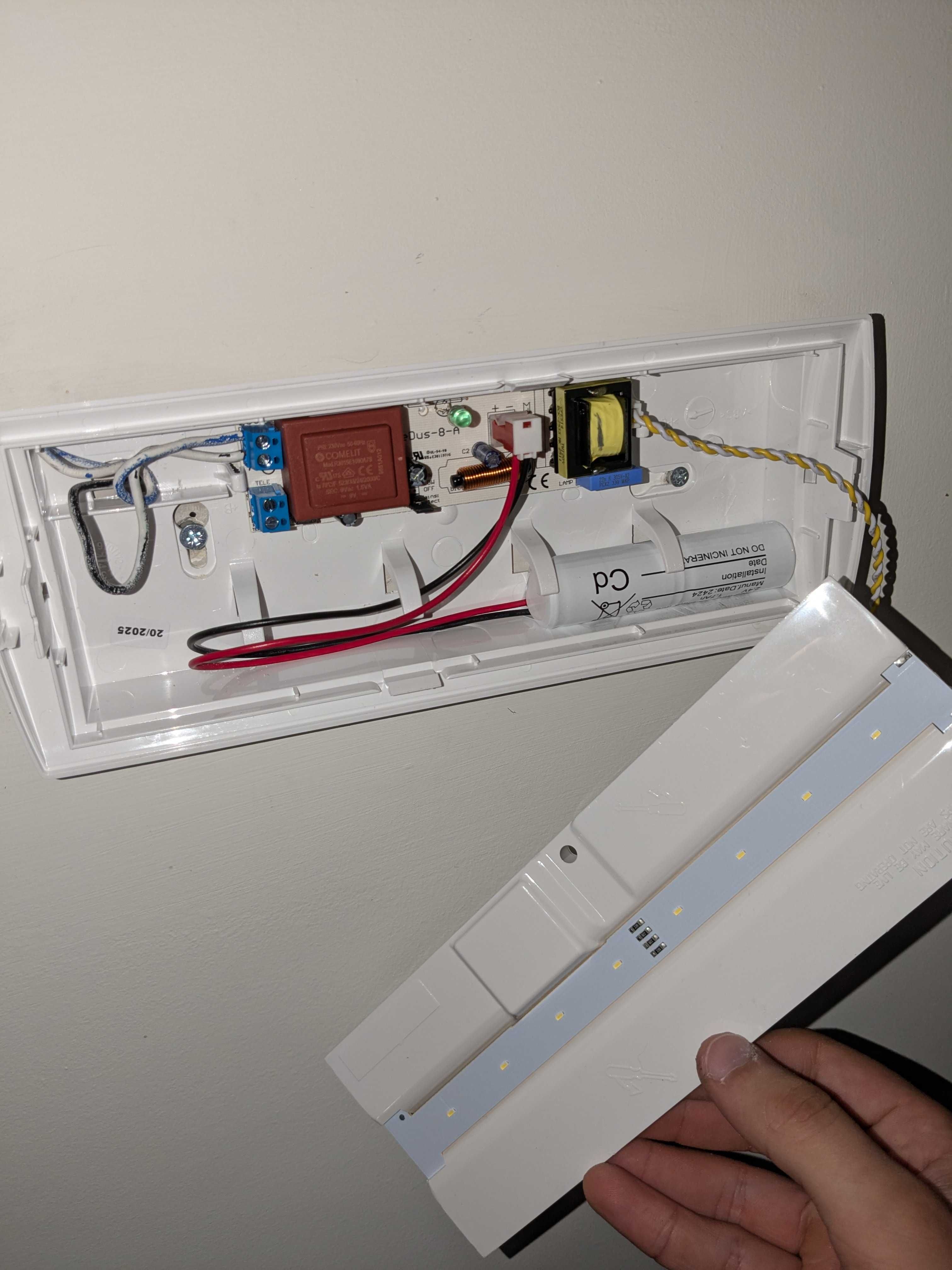 Eletricista - Serviços de Instalação, Manutenção e Reparação