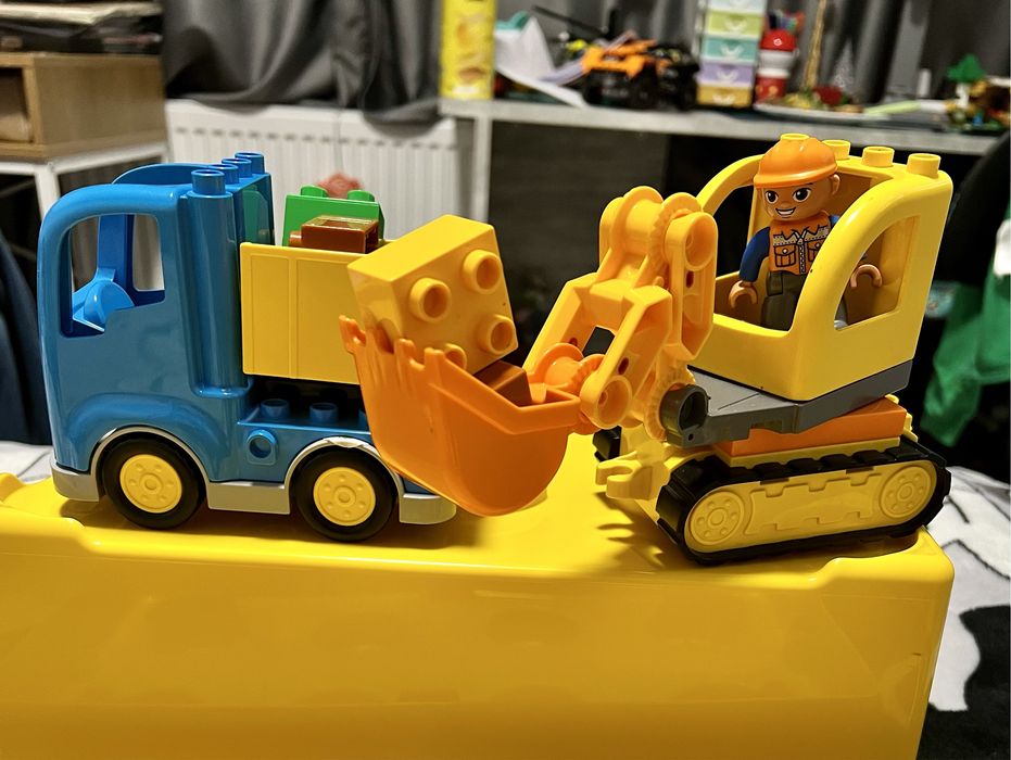 Оригінал Лего Дупло вантажівка і екскаватор