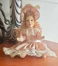 Boneca antiga em porcelana