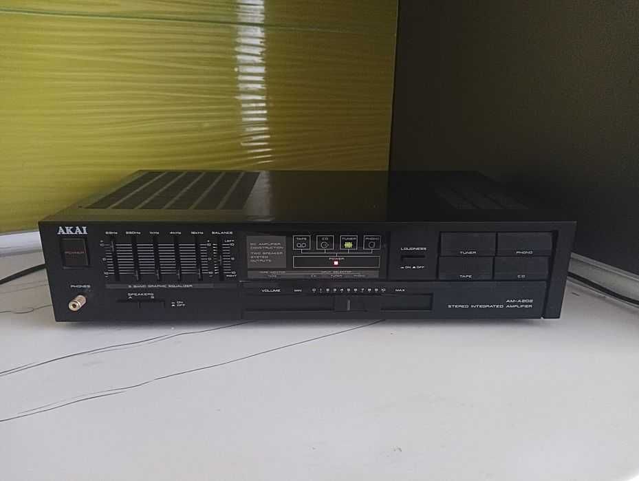 wzmacniacz Akai AM-A202 z korektorem graficznym