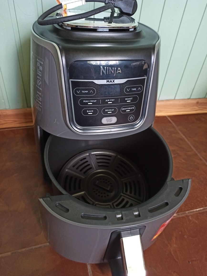 Продам мультипіч Ninja Air Fryer MAX AF160EU