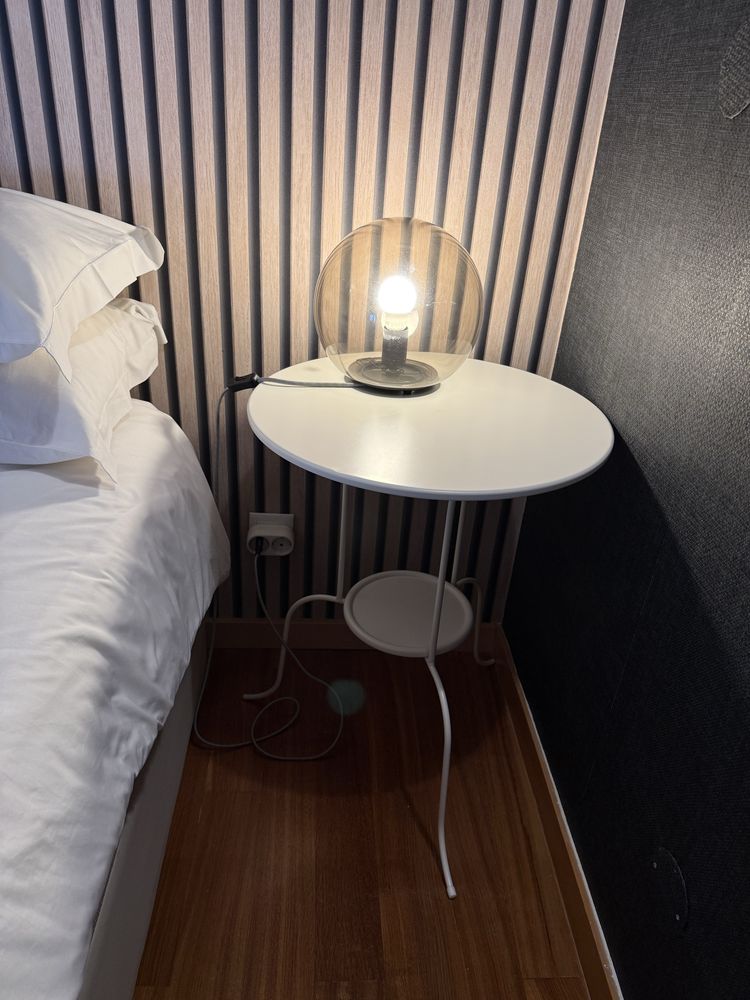 2 mesas de apoio ou cabeceira Ikea - modelo descontinuado
