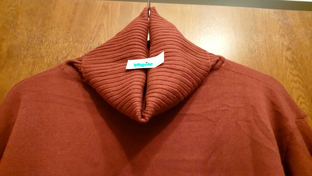 Brązowy golf damski