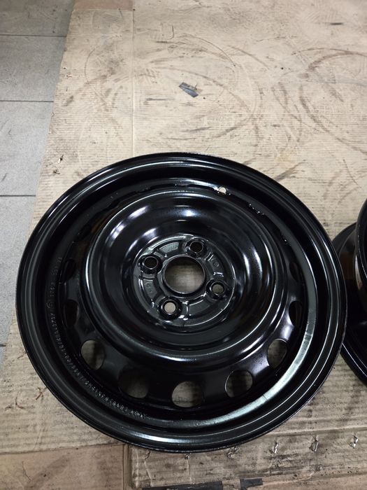 felga stalowa 15" 4x100 5x15 ET 39 TOYOTA YARIS