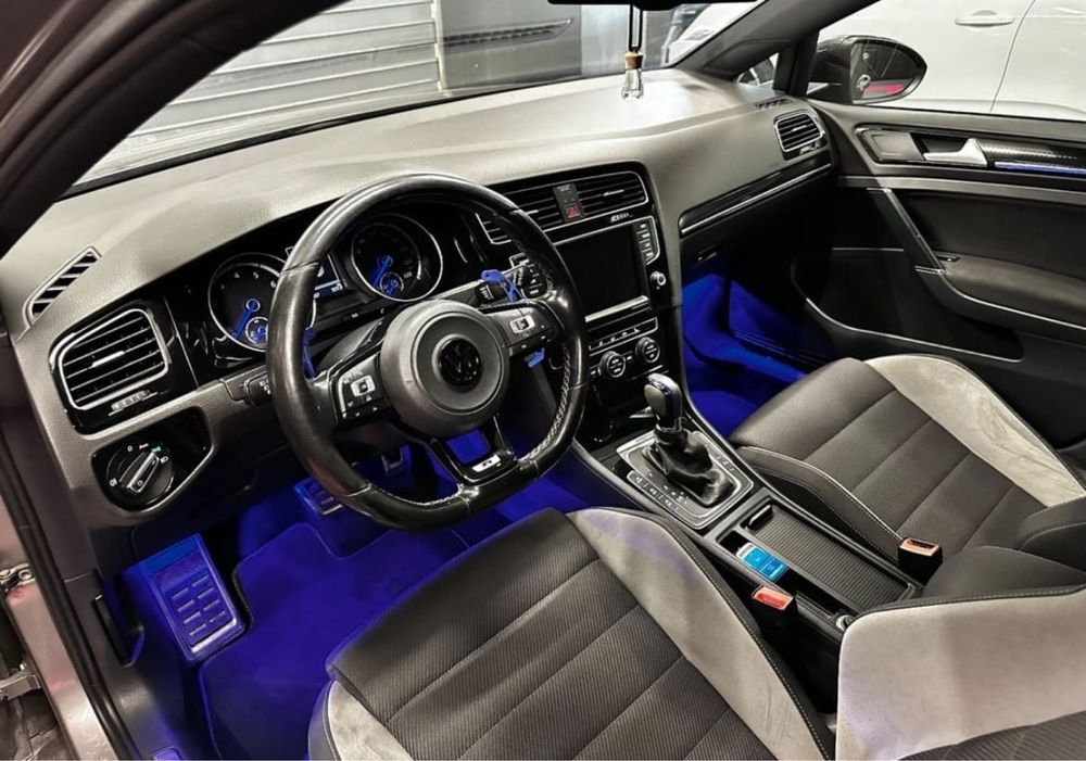 VW Golf R Variant