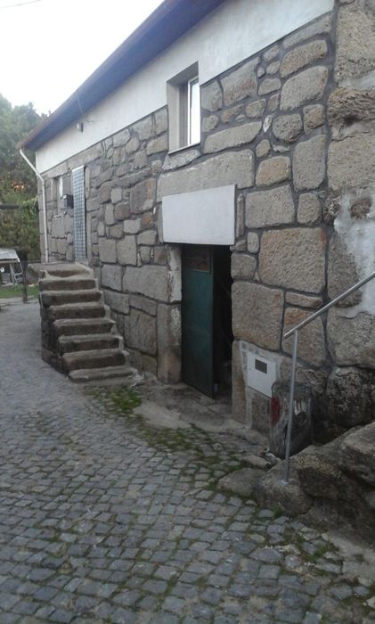 Casa r/C e 1o andar localizada em Cabril, Montalegre