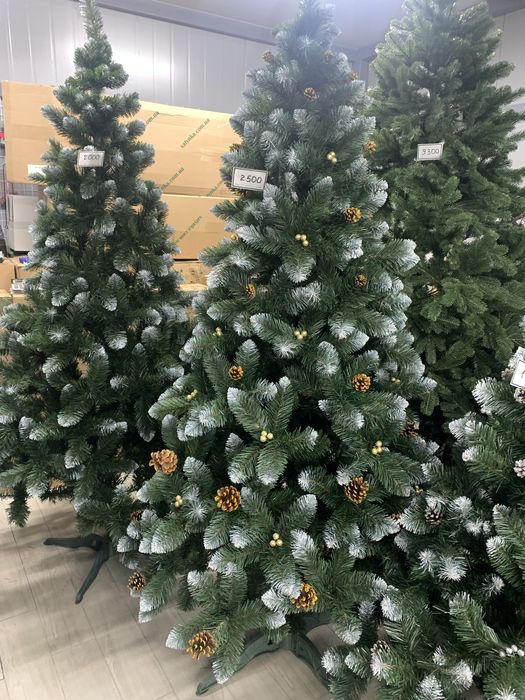 Продаж штучних ялинок, іграшок, гномів в м.Стрий