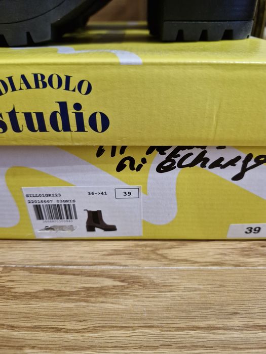 Жіночі черевики Diabolo Studio