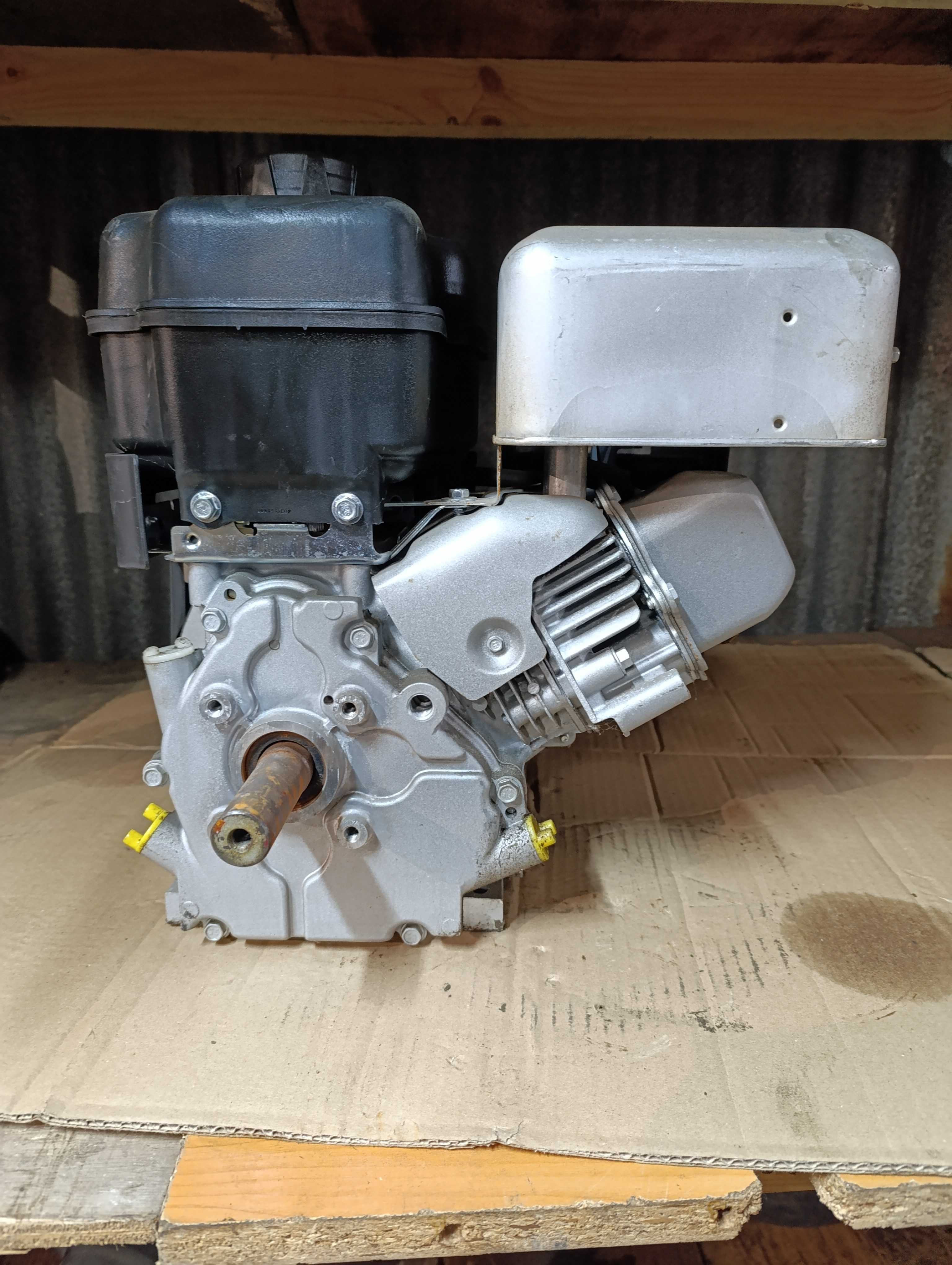 Silnik spalinowy briggs & stratton  9Km  poziomy wał rębak odśnieżarka