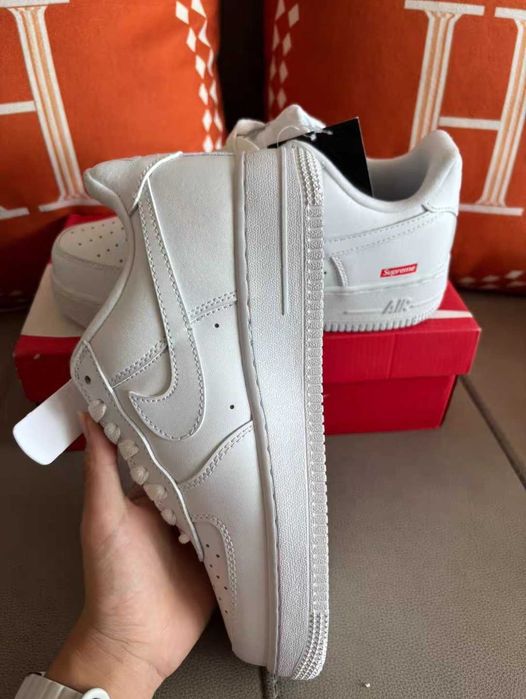 Buty meskie Mokasyny Nike_Air_Force_1_Low_Supreme_White R.39
